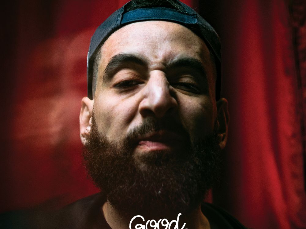 Daoud Apresenta seu Estreante Álbum "Good Boy": Uma Explosão de Composições Groove e Som Ao Vivo